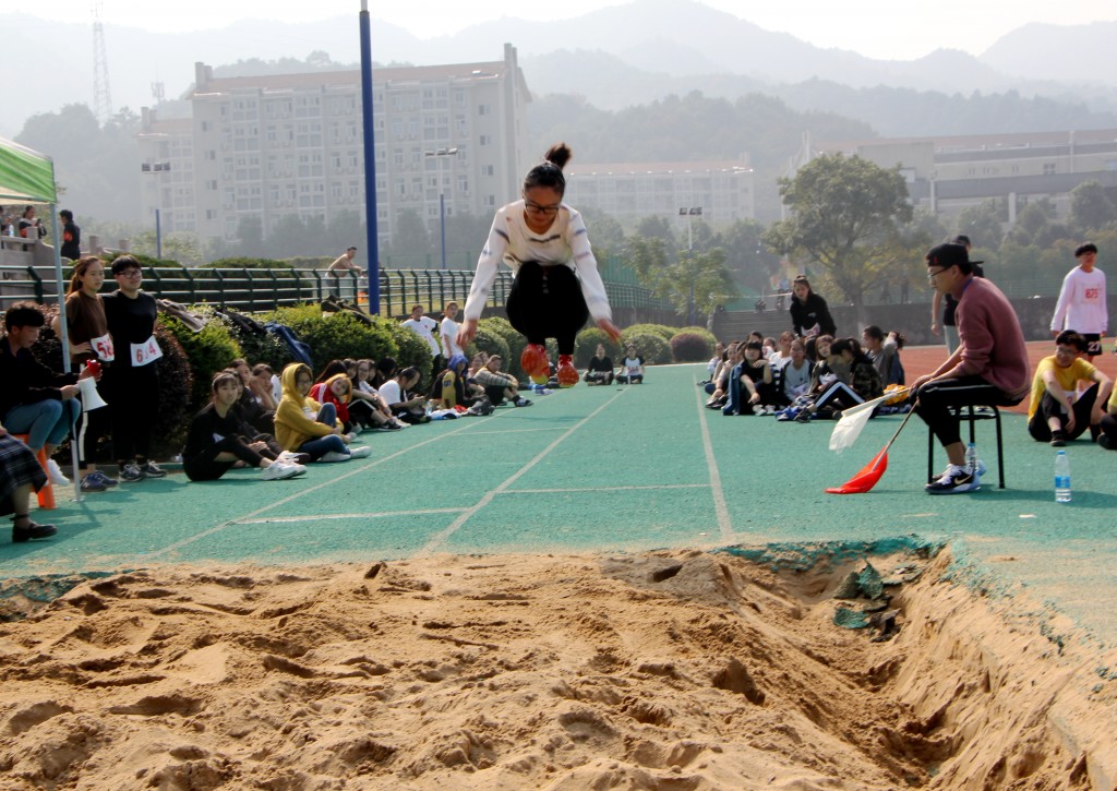 闭上眼睛，勇敢跳跃